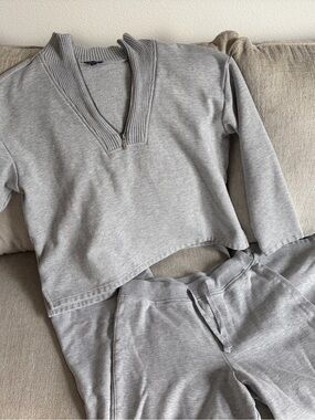 Heather Gray Zip-Neck Cropped Sweatshirt & Joggers Set
